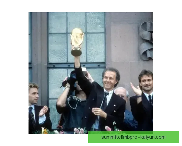 贝肯鲍尔自由人战术解析，现代足球中的平衡与创新趋势逐渐显现