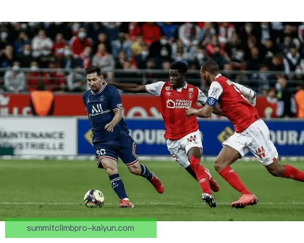 兰斯在本赛季关键比赛中表现稳健，状态回暖值得关注